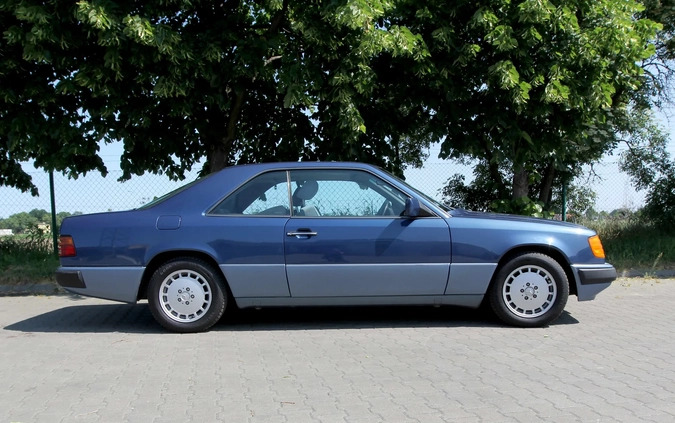 Mercedes-Benz W124 (1984-1993) cena 45000 przebieg: 126000, rok produkcji 1990 z Suchedniów małe 466